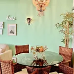 Apartman Beachfront Luxury - Sea View Balcony, Private Garage, Wifi, Ac