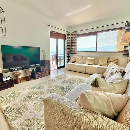 Absolute Beachfront Luxury - Panoramic Sea View Balcony, Private Garage, Wifi, Ac Appartement