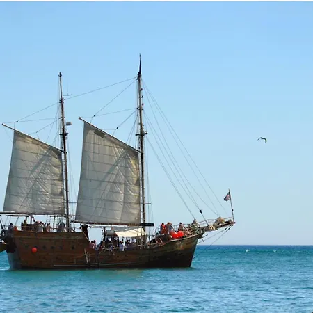 아파트 Luxury Seaview - Balcony Facing Ocean, Private Garage, Wifi, Ac