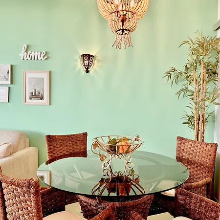 아파트 Luxury Seaview - Balcony Facing Ocean, Private Garage, Wifi, Ac