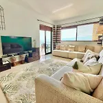 Beachfront Luxury - Sea View Balcony, Private Garage, Wifi, Ac Apartmán