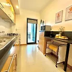 Beachfront Luxury - Sea View Balcony, Private Garage, Wifi, Ac Apartamento Portimão